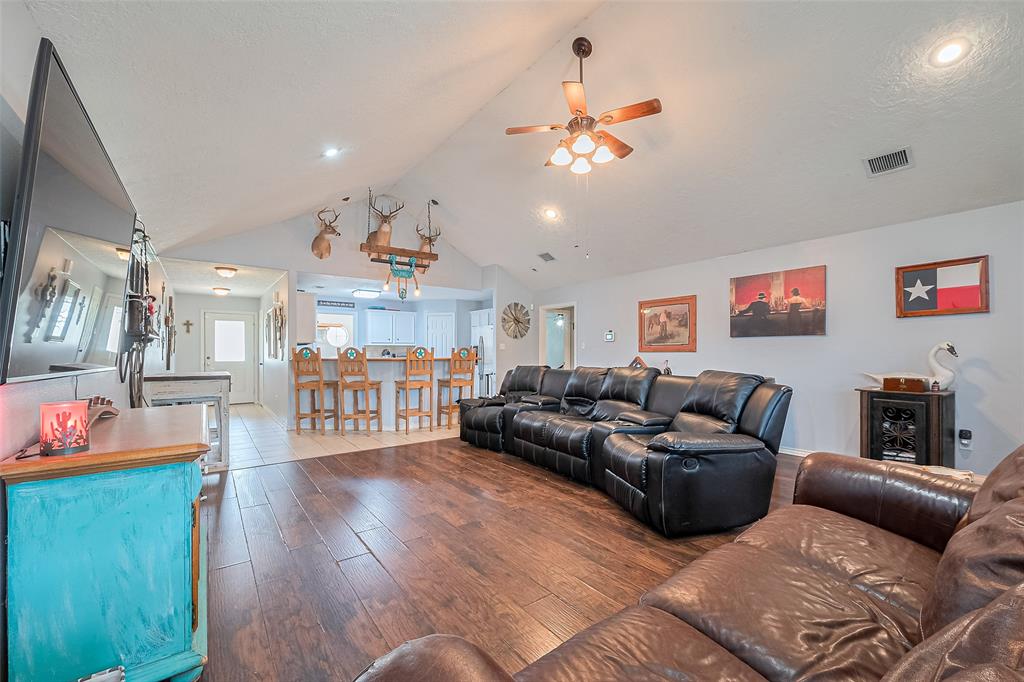 109 Moonspinner Ln, Conroe, Texas image 12