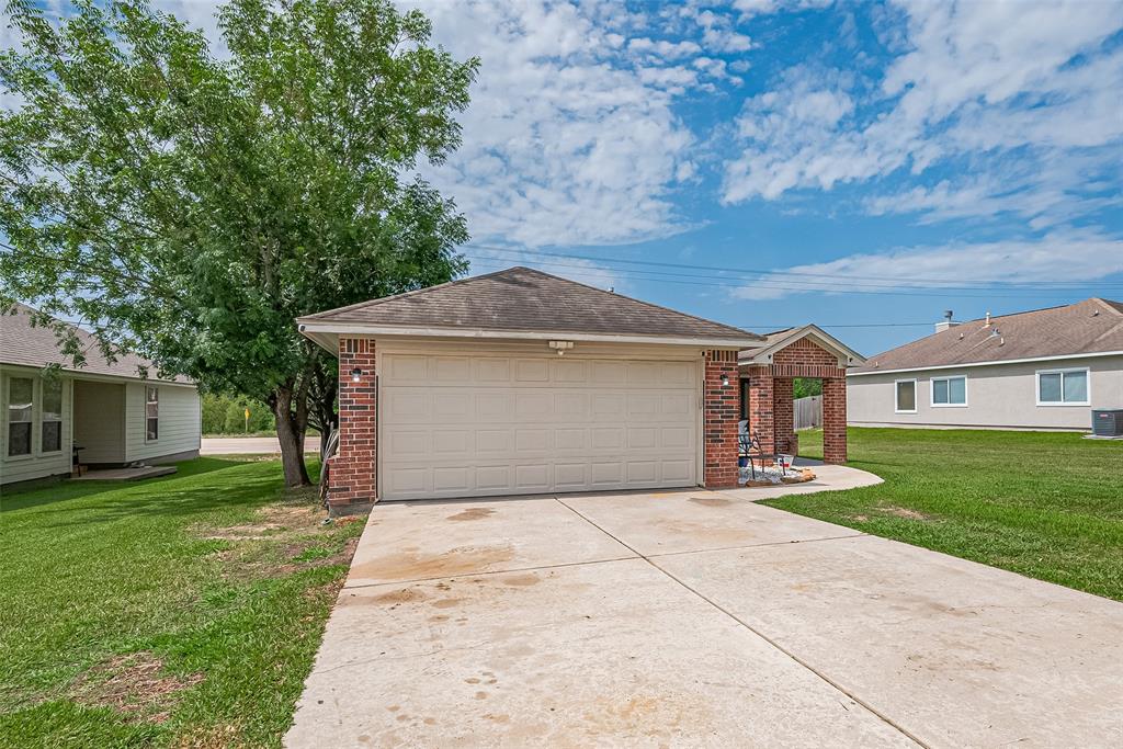 109 Moonspinner Ln, Conroe, Texas image 5