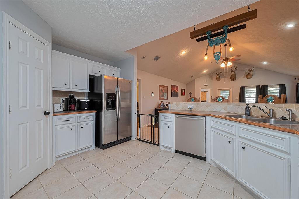 109 Moonspinner Ln, Conroe, Texas image 17