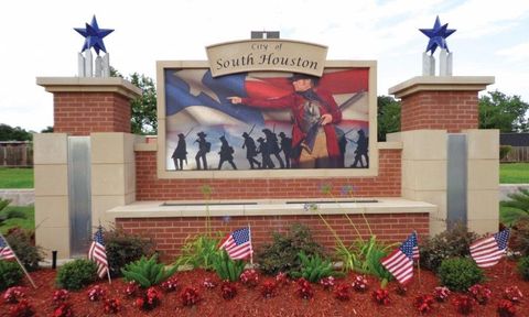 A home in South Houston