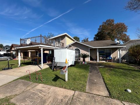 A home in South Houston