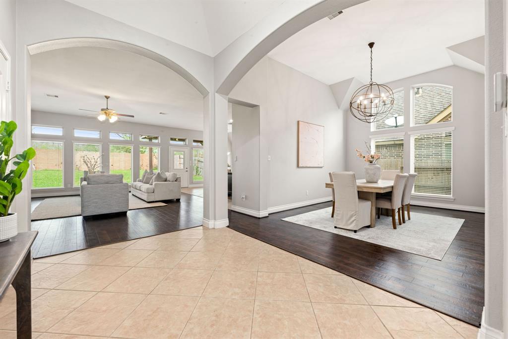 2314 Laurel Loch Lane, Pearland, Texas image 1
