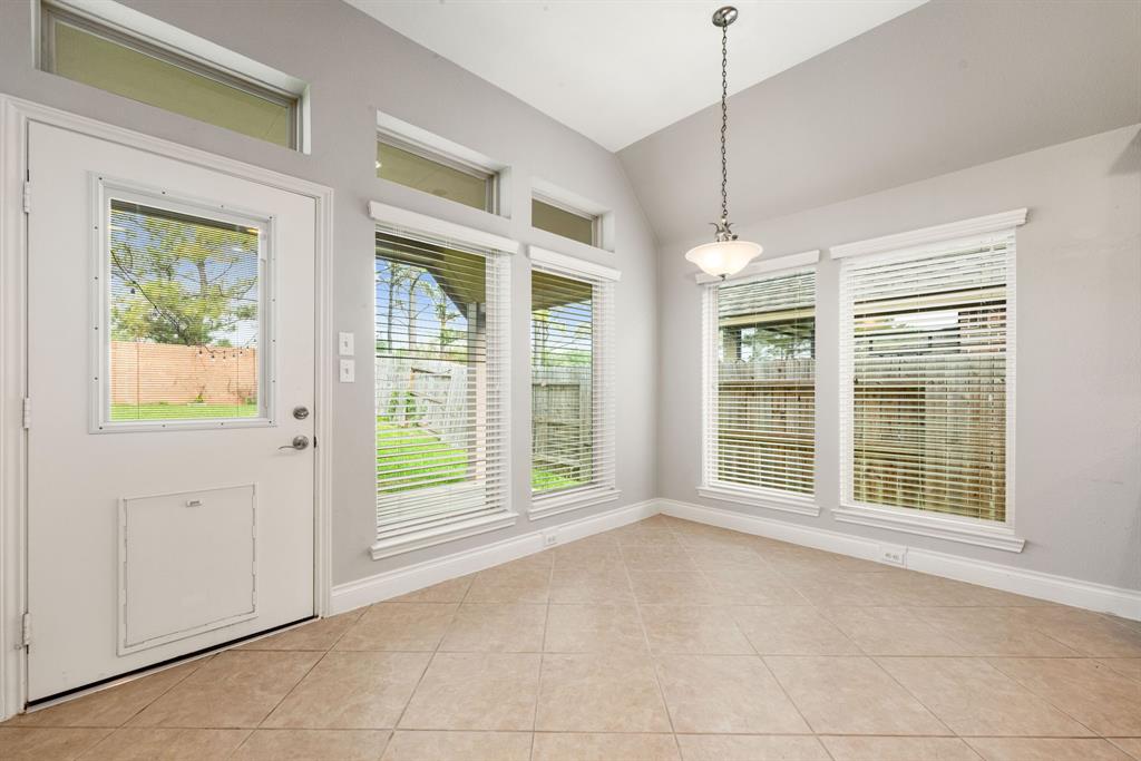 2314 Laurel Loch Lane, Pearland, Texas image 18