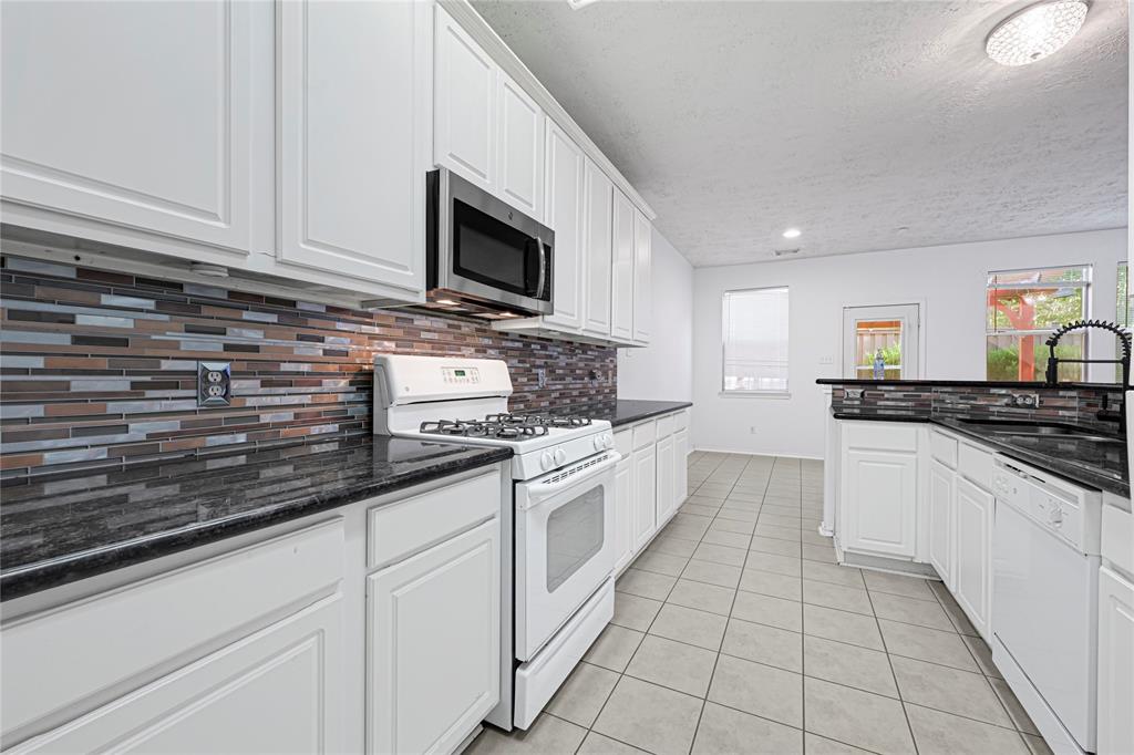 16106 Greenport Lane, Houston, Texas image 7