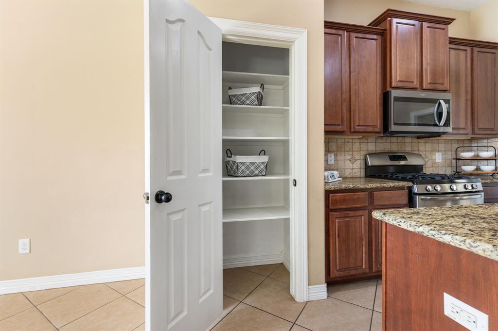 1719 Summergate Drive, Conroe, Texas image 15