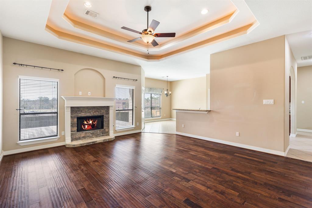 1719 Summergate Drive, Conroe, Texas image 5
