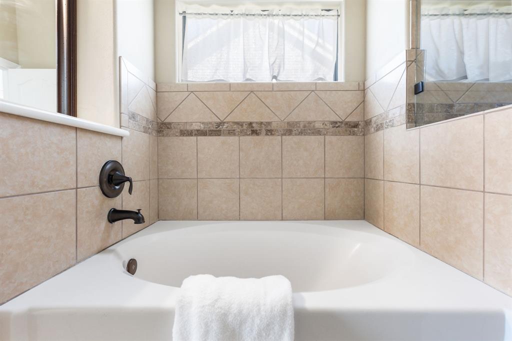 1719 Summergate Drive, Conroe, Texas image 27