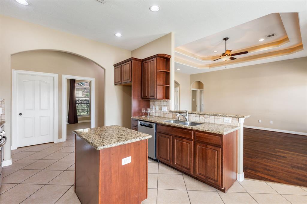 1719 Summergate Drive, Conroe, Texas image 12