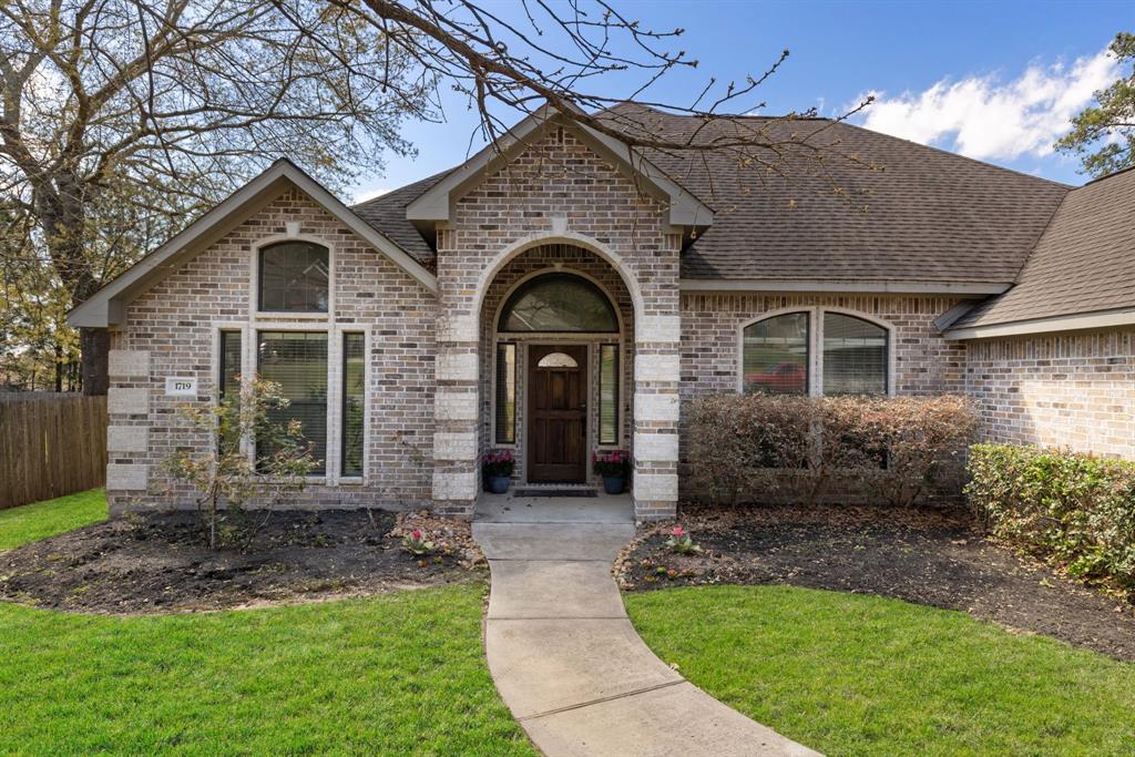 1719 Summergate Drive, Conroe, Texas image 2