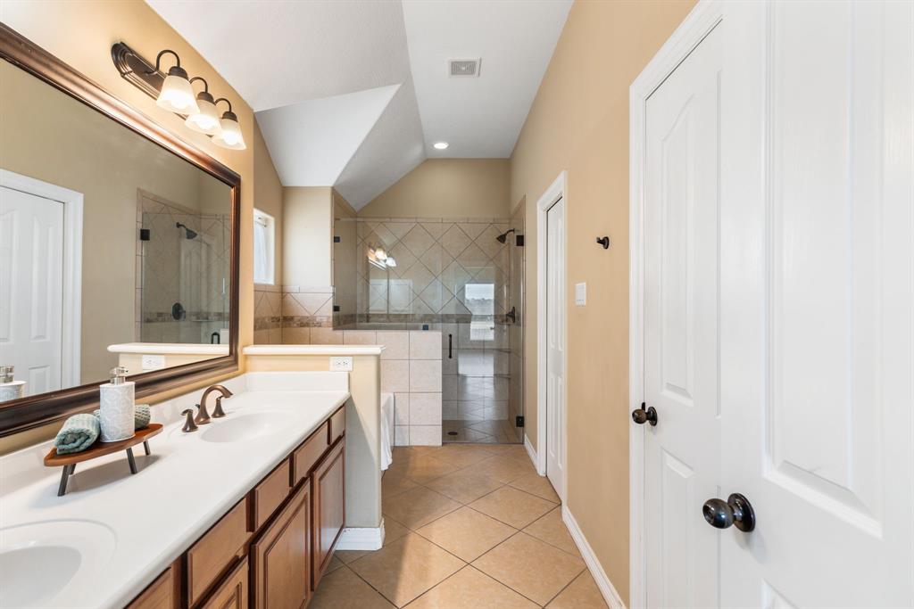 1719 Summergate Drive, Conroe, Texas image 22
