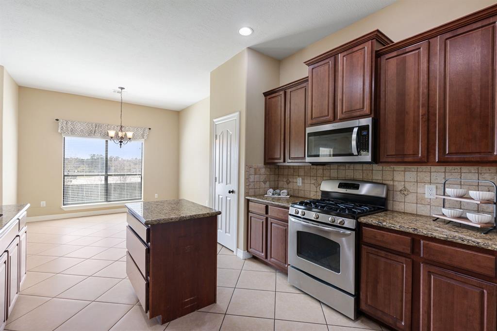 1719 Summergate Drive, Conroe, Texas image 14