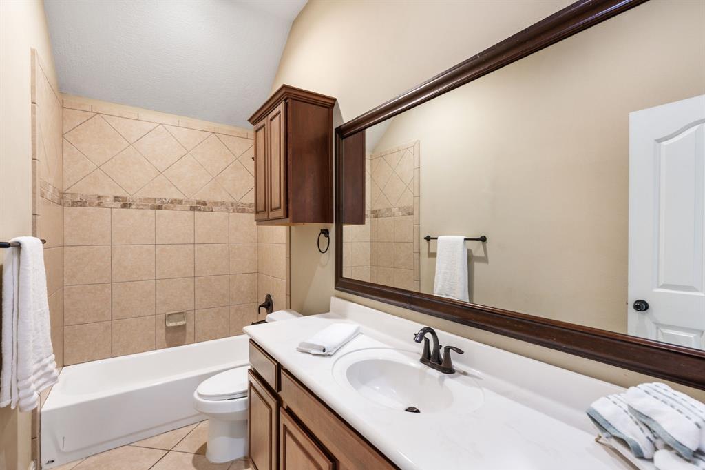 1719 Summergate Drive, Conroe, Texas image 32