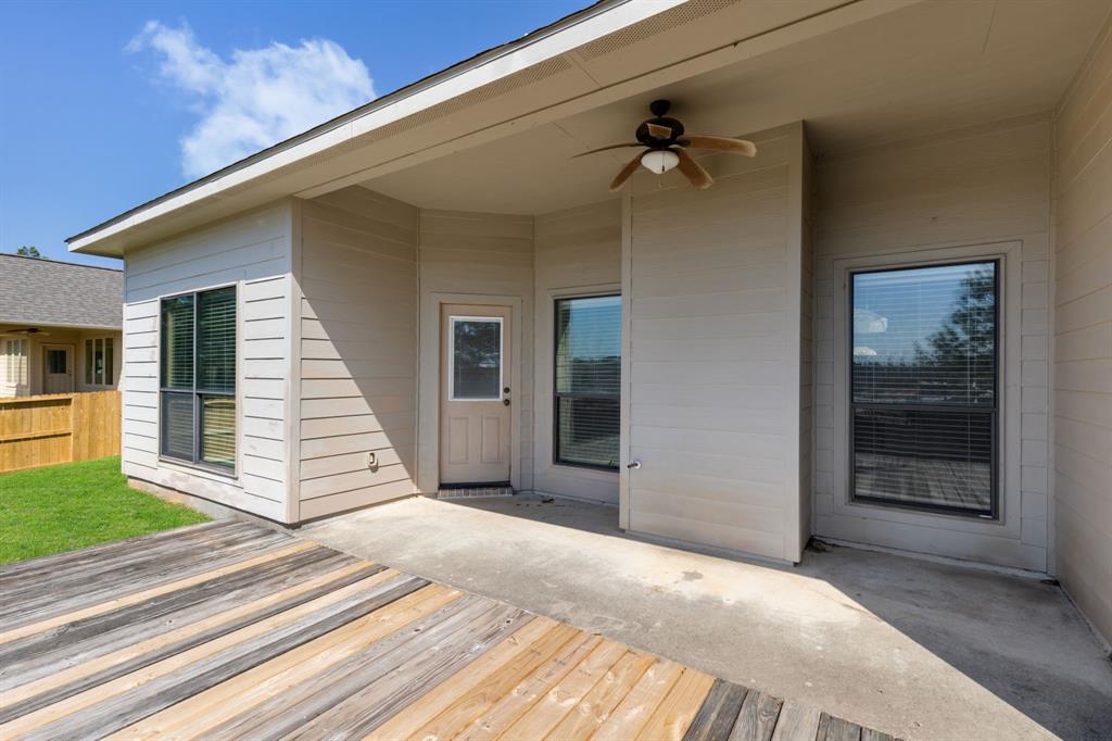 1719 Summergate Drive, Conroe, Texas image 35
