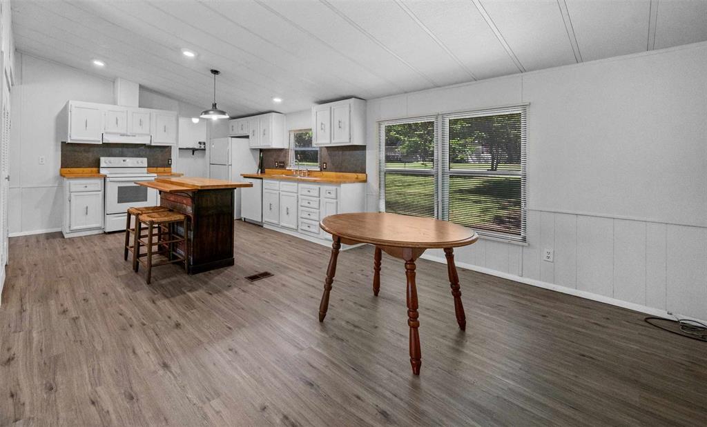 20414 Hillside Drive, Chandler, Texas image 7