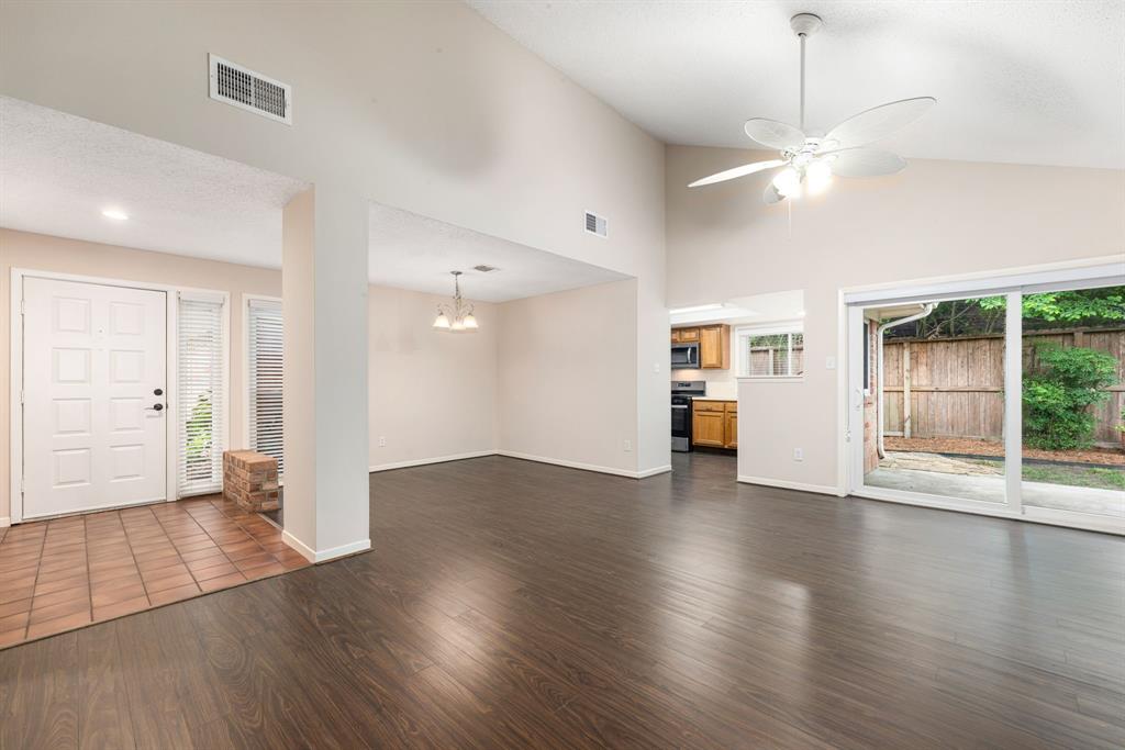 17722 Mellow Ridge Drive, Spring, Texas image 4