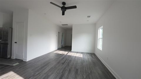 Duplex in Houston TX 4750 Sunbeam Street 12.jpg