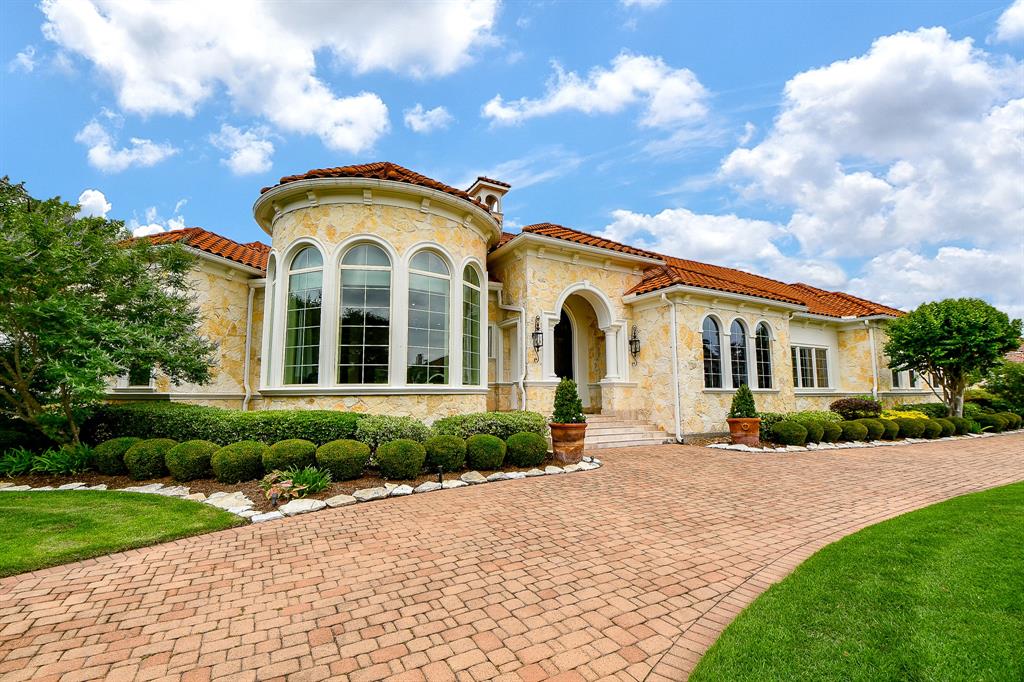 2718 Silverhorn Drive