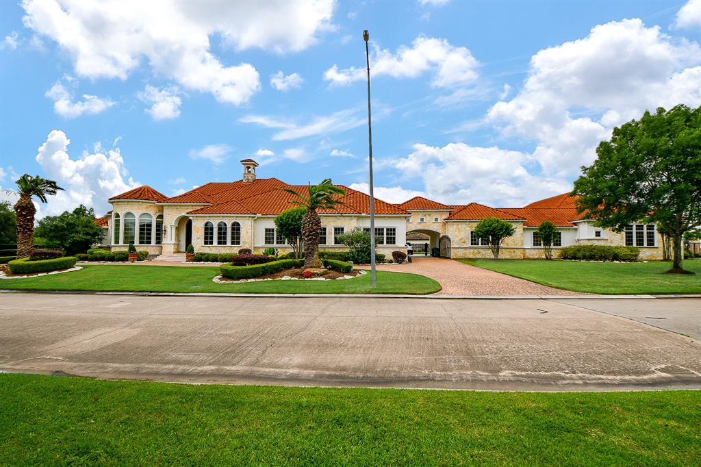 2718 Silverhorn Drive
