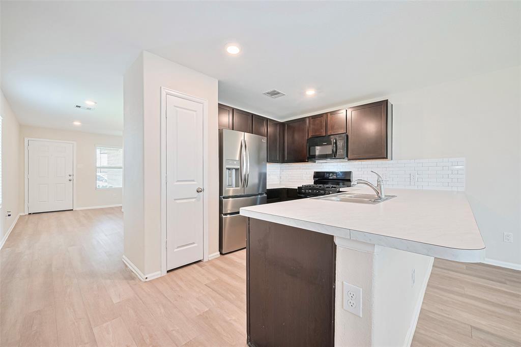 14627 Woodcott Warren Way, Pearland, Texas image 9