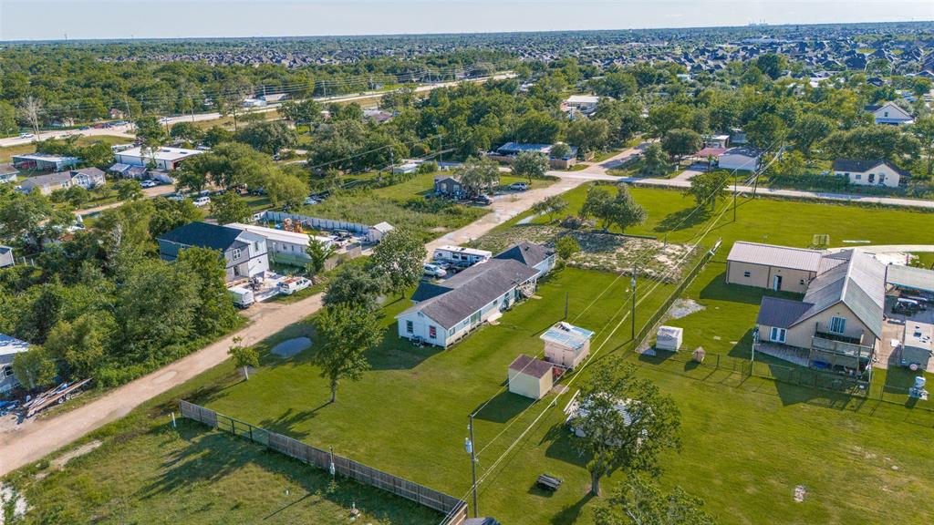 2215 Cameron Drive, Rosharon, Texas image 5