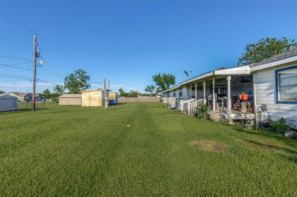 2215 Cameron Drive, Rosharon, Texas image 11