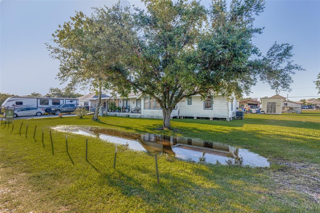 2215 Cameron Drive, Rosharon, Texas image 8