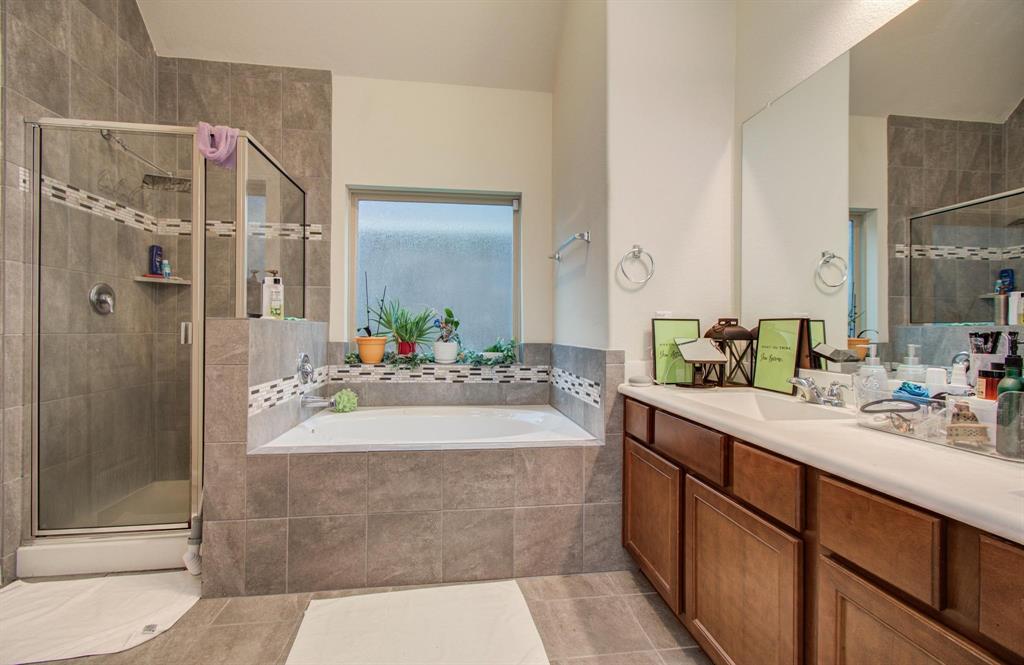 10415 Sun River Falls Drive, Humble, Texas image 18