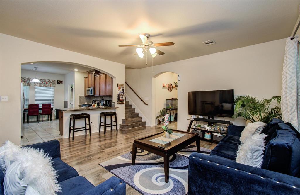 10415 Sun River Falls Drive, Humble, Texas image 6