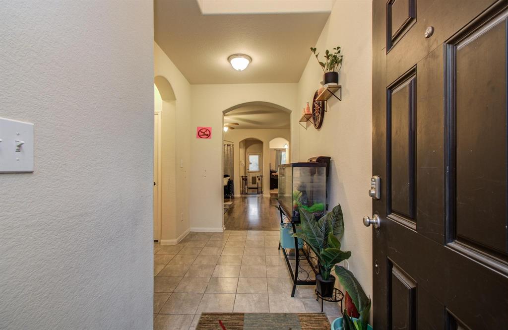 10415 Sun River Falls Drive, Humble, Texas image 2