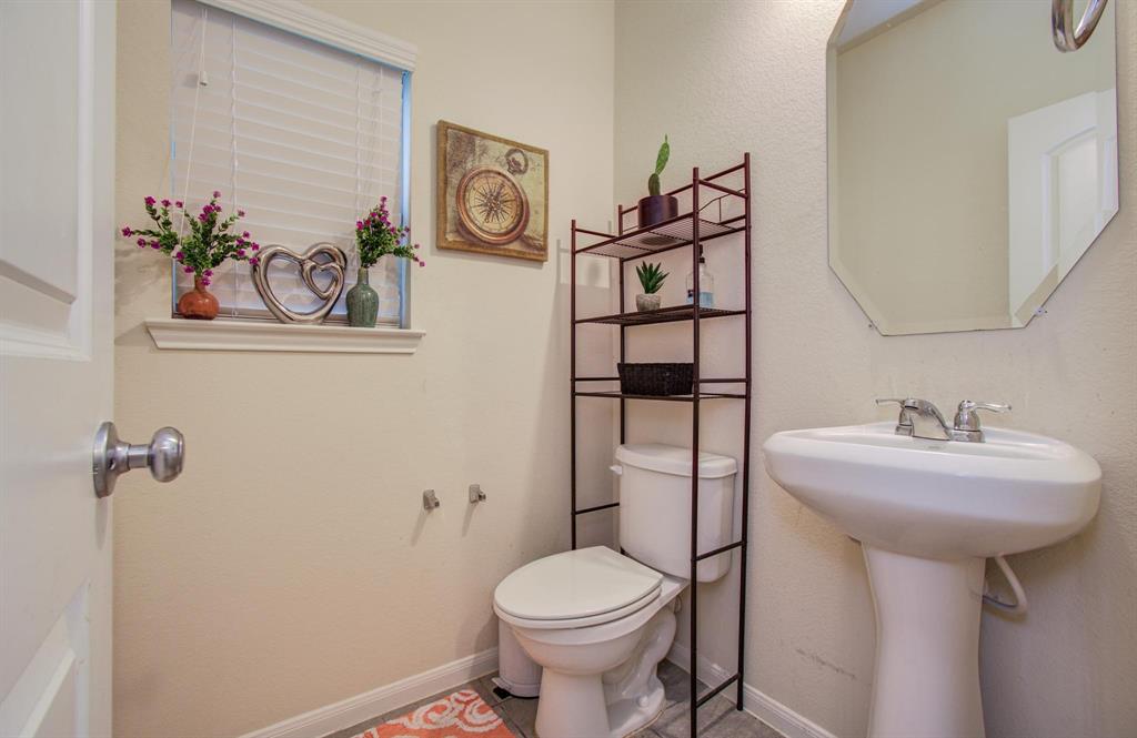 10415 Sun River Falls Drive, Humble, Texas image 4