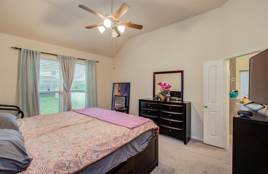 10415 Sun River Falls Drive, Humble, Texas image 16