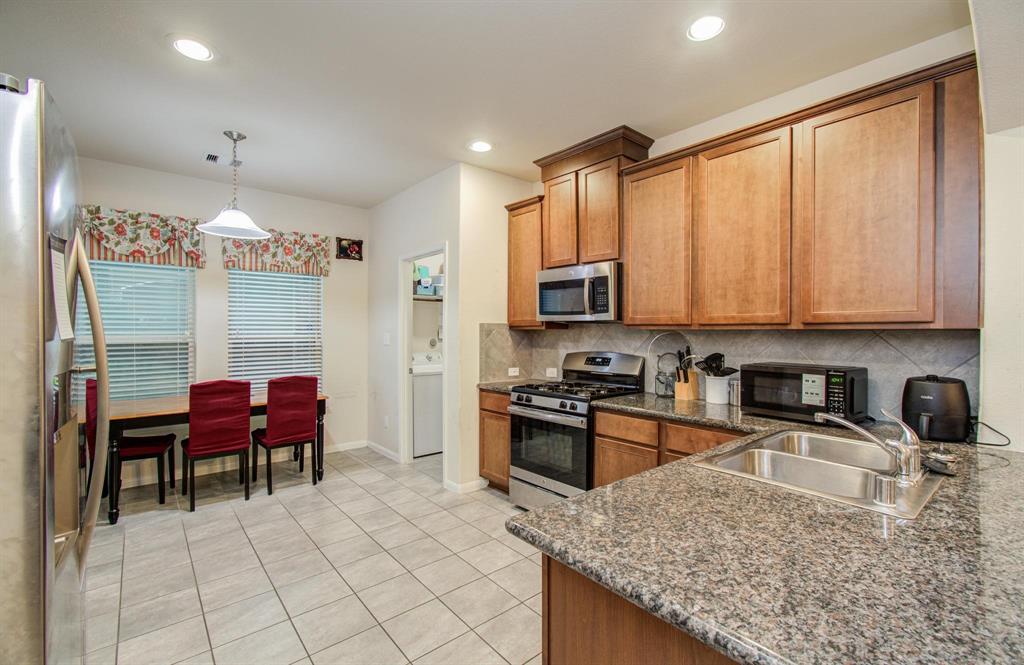 10415 Sun River Falls Drive, Humble, Texas image 13
