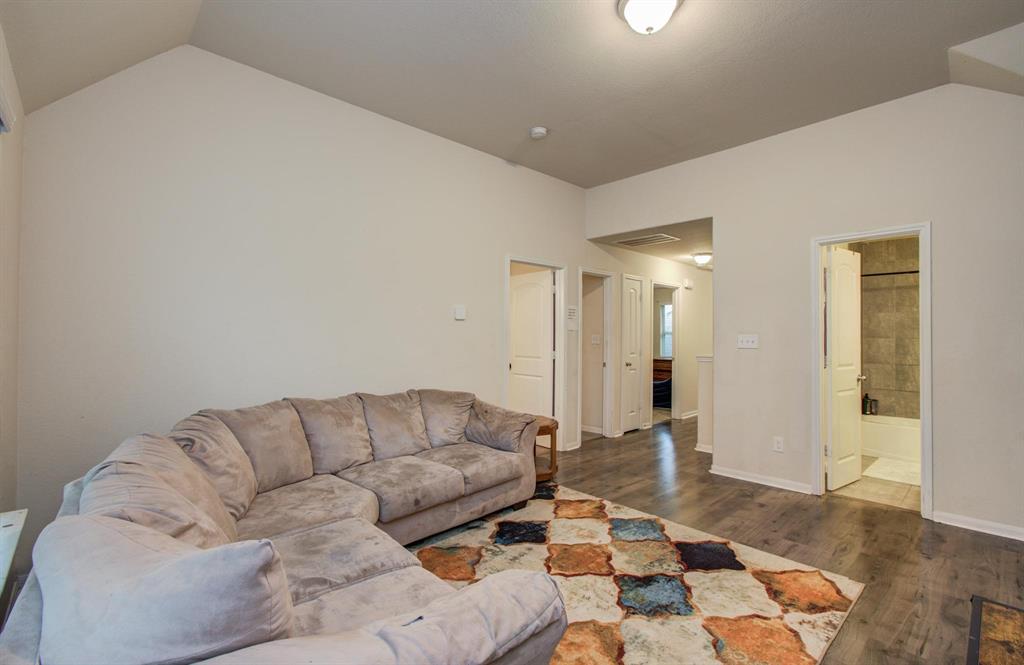 10415 Sun River Falls Drive, Humble, Texas image 25