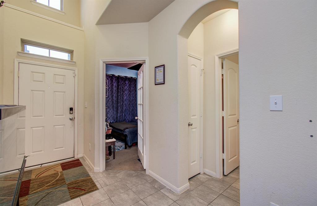 10415 Sun River Falls Drive, Humble, Texas image 3