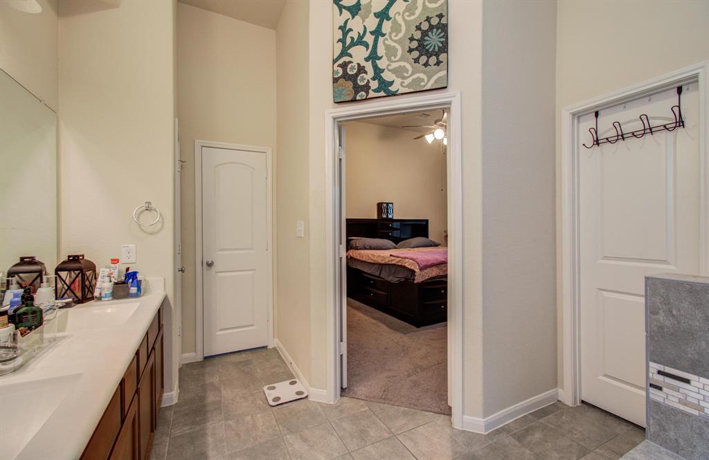 10415 Sun River Falls Drive, Humble, Texas image 17