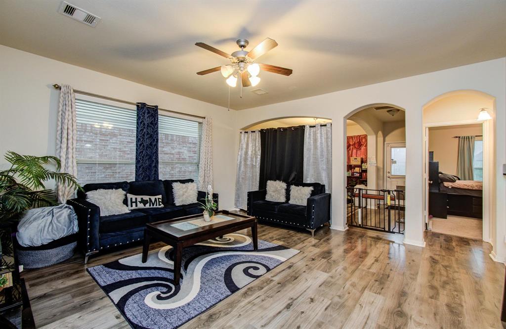 10415 Sun River Falls Drive, Humble, Texas image 8