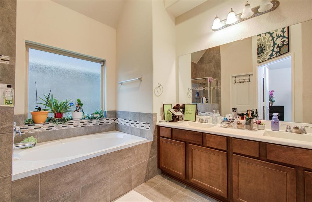 10415 Sun River Falls Drive, Humble, Texas image 19
