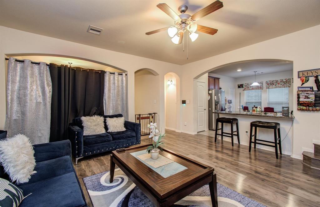 10415 Sun River Falls Drive, Humble, Texas image 7