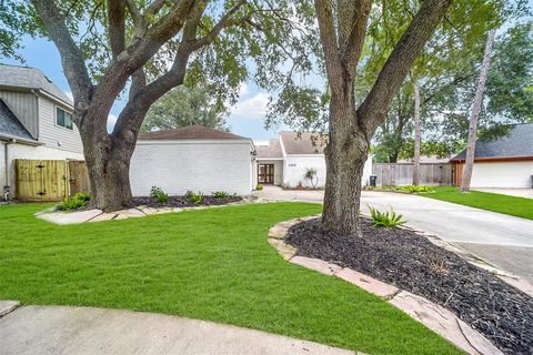 Photo of 2303 Willow Lake Drive, Houston, TX 77077 (MLS # 49777522)