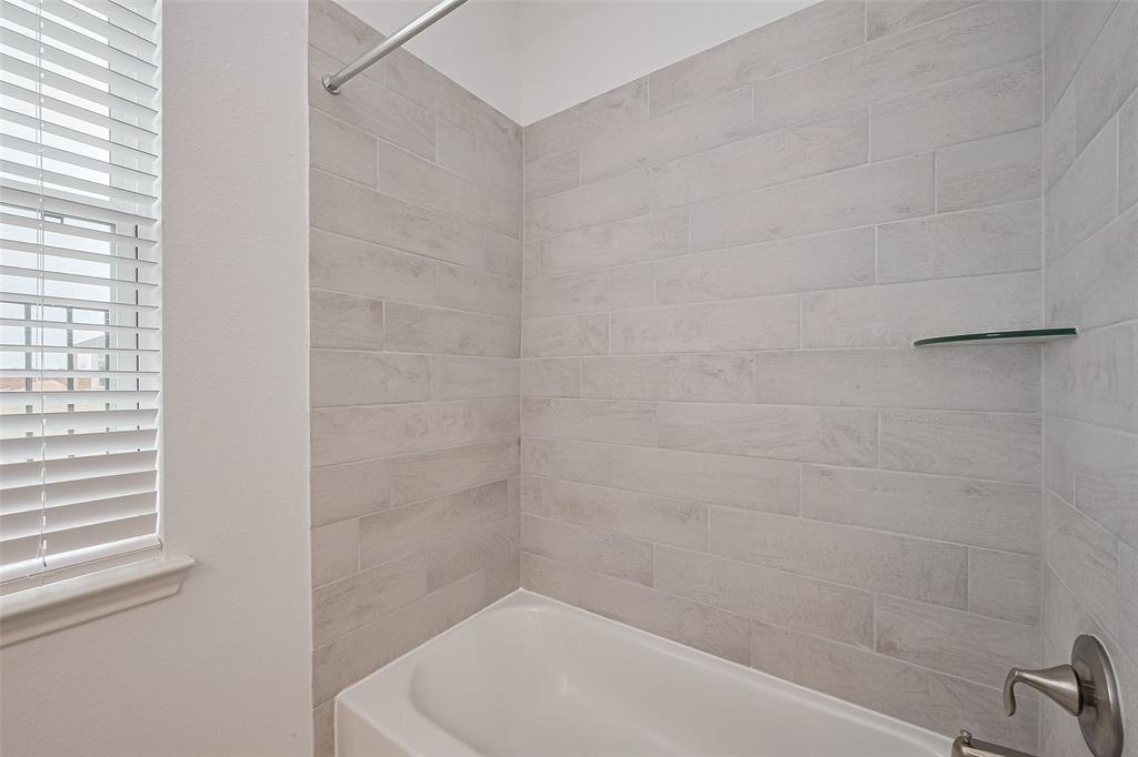 2620 Ballast Green Drive, Texas City, Texas image 30