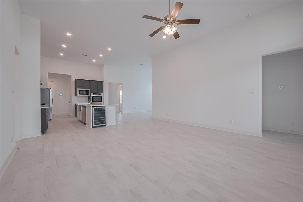 2620 Ballast Green Drive, Texas City, Texas image 18