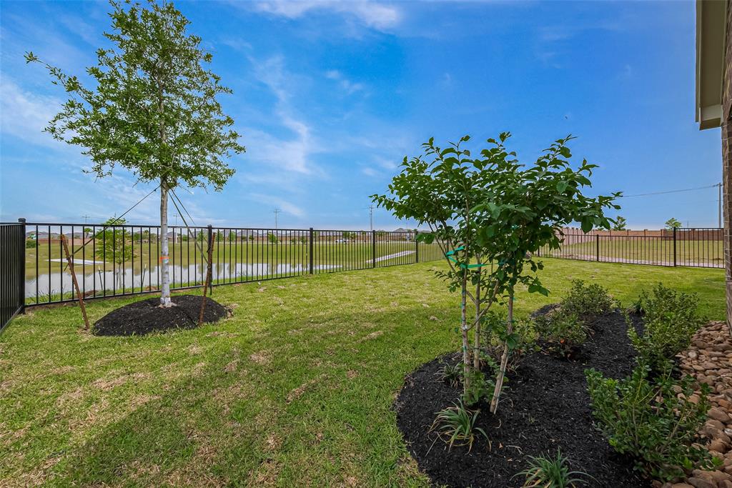 2620 Ballast Green Drive, Texas City, Texas image 37