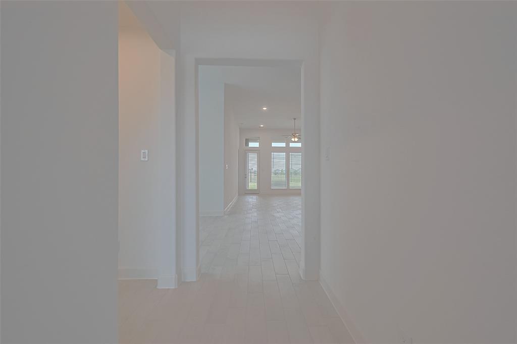 2620 Ballast Green Drive, Texas City, Texas image 5