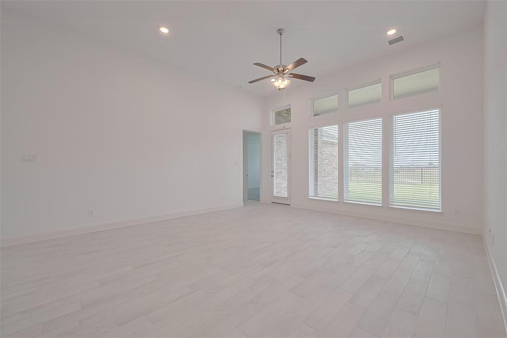 2620 Ballast Green Drive, Texas City, Texas image 17