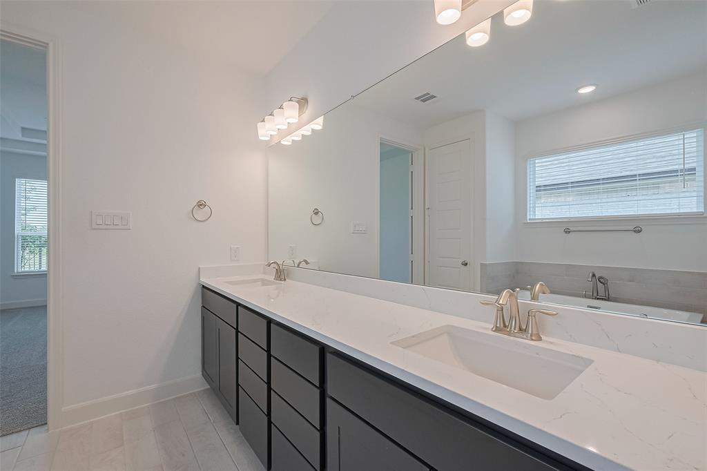 2620 Ballast Green Drive, Texas City, Texas image 35