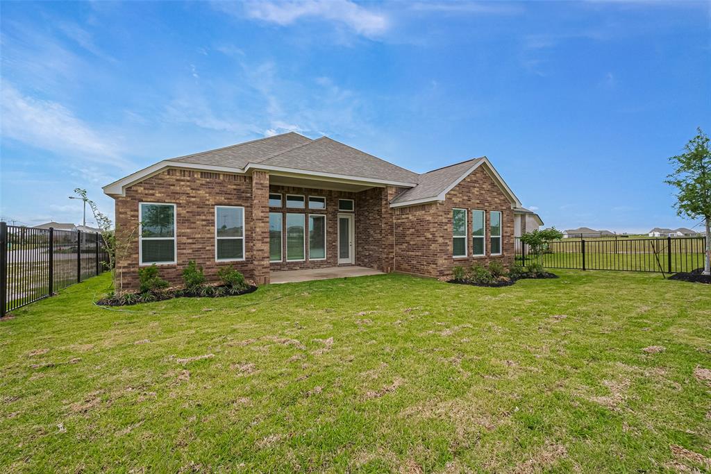2620 Ballast Green Drive, Texas City, Texas image 39