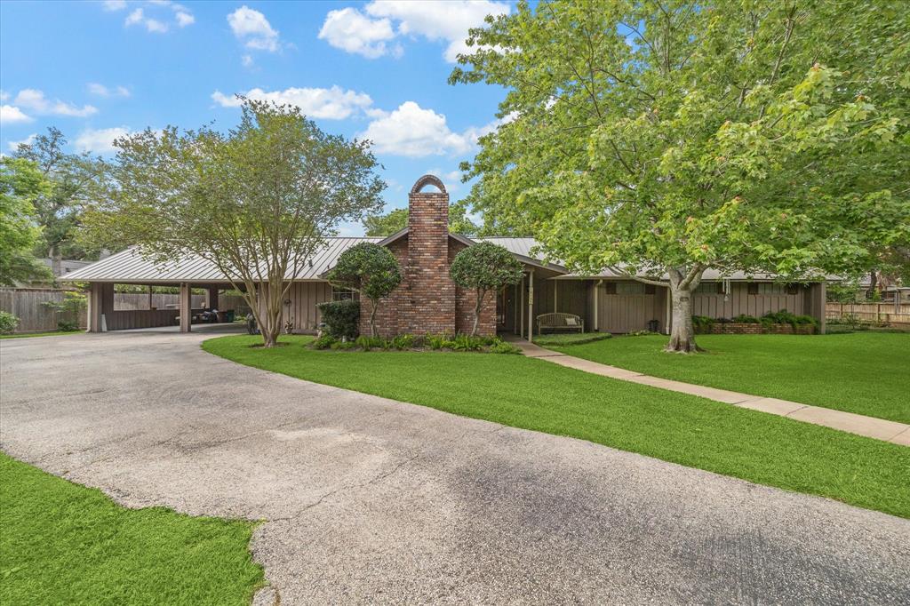 12022 Surrey Lane