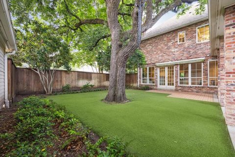 A home in West University Place