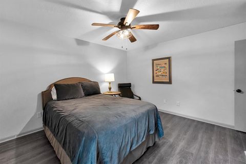 Condominium in Huntsville TX 2401 Sycamore Avenue 13.jpg