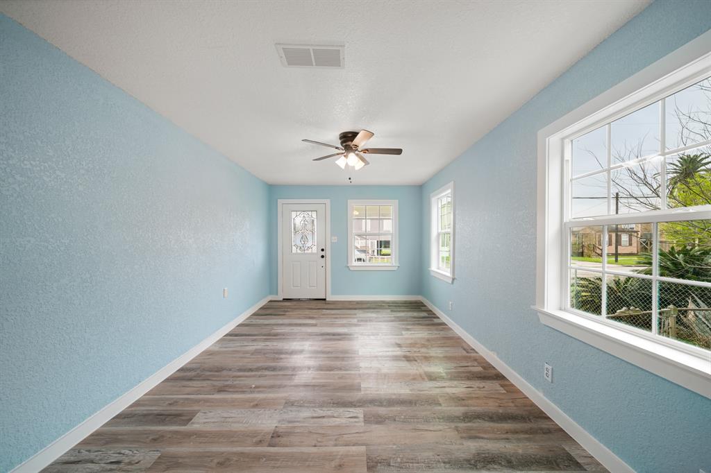 5528 Menard Avenue, Galveston, Texas image 4
